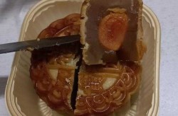 医生建议成人每天最多吃1块月饼吗，月饼一次最多吃几个