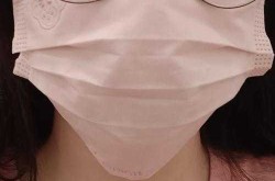为什么把口罩兜在下巴，怎么把口罩放在下巴
