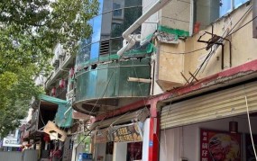 牌楼坠落致8死背后：事故原因与责任追究