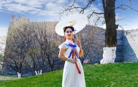 “粉面含春威不露”描写的是谁？古典美女揭秘
