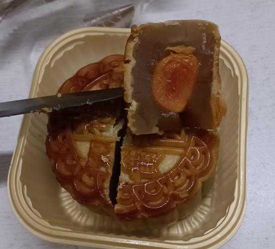 医生建议成人每天最多吃1块月饼吗，月饼一次最多吃几个